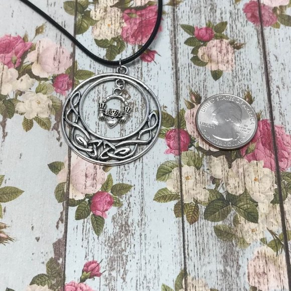 Celtic Eternity Circle Claddagh Pendant Necklace B - Picture 6 of 8